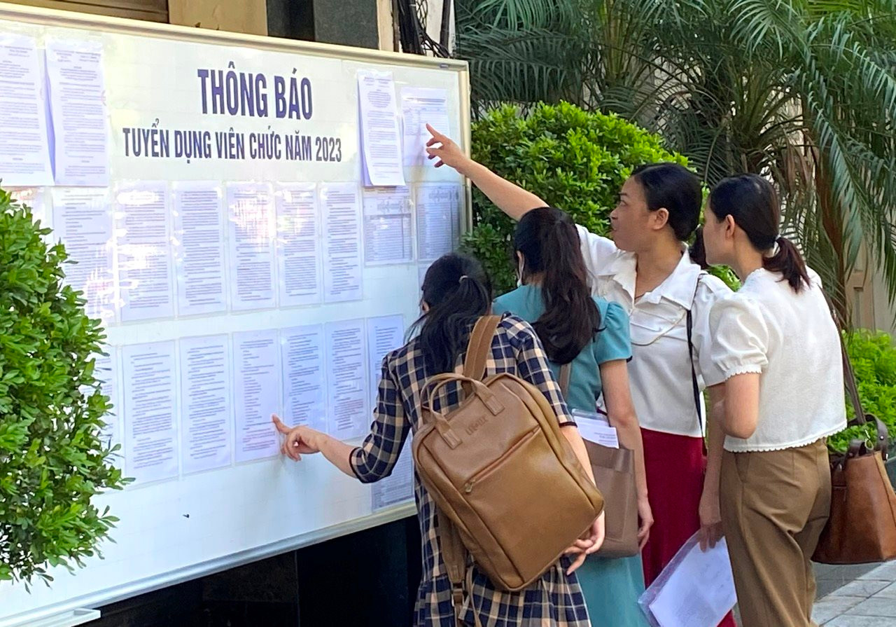 Công bố thủ tục hành chính về tuyển dụng, sử dụng và quản lý viên chức trên địa bàn tỉnh Đắk Lắk